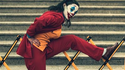 “خليكو إنتو في سانتا”.. ميس حمدان تتحول لـ”الجوكر” في احتفالات رأس السنة (صور)