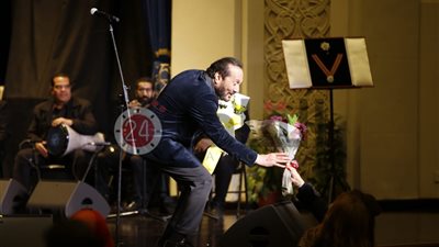 علي الحجار يتألق بحفل الجامعة الأمريكية.. والجهور يستقبله بالورد (صور)