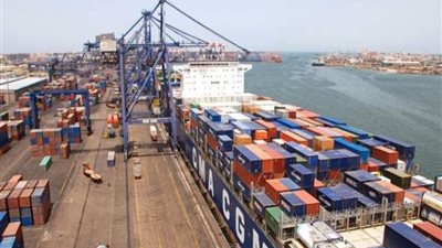 انتظام أعمال الشحن والتفريغ بمينائي الإسكندرية والدخيلة