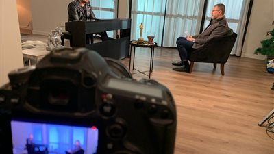 رامي صبري وأشهر لاعبي الخفة وخبيرة أبراج في الاحتفال بليلة رأس السنة مع عمرو الليثي