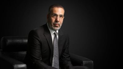 عن الفن والشعر والرياضة.. مدحت العدل ضيف محمد الباز الليلة في “90 دقيقة”