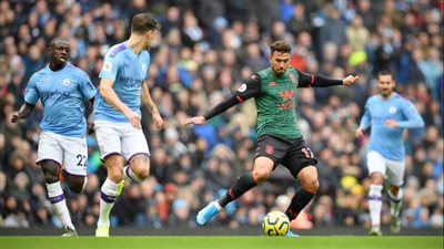 أحمد المحمدي أساسيًا وتريزيجيه بديلًا مع أستون فيلا أمام واتفورد