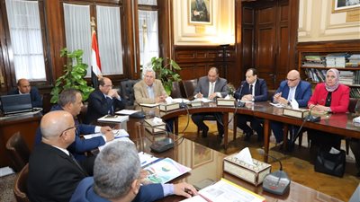 لتحصيل مستحقات الدولة.. تفاصيل اجتماع وزير الزراعة مع مسئولي الإصلاح الزراعي (صور)