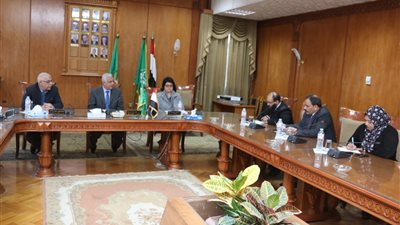 جامعة المنوفية تقرر تبادل المتدربين والمواد الخام لتنفيذ مبادرة “حياة كريمة”