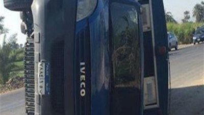 عاجل.. مدير أمن الجيزة يتفقد موقع حادث انقلاب سيارة الترحيلات