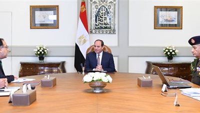عاجل.. السيسي يجتمع بوزير الدفاع ورئيس المخابرات العامة