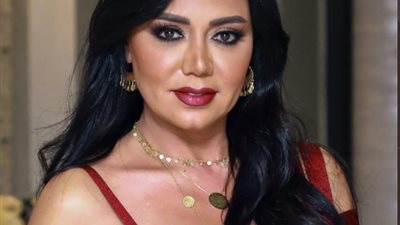 رانيا يوسف تستقبل العام الجديد بسيشن باللون الأحمر (صور)