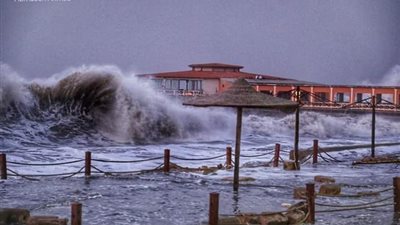 صقيع مصحوب برياح محملة بالأتربة يجتاح دمياط.. وتوقف حركة الصيد بعزبة البرج