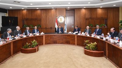 وزير البترول يستعرض أولويات العمل في 2020 باجتماع مع قيادات الوزارة
