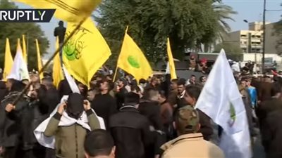 شاهد.. تشييع جثمان قاسم سليماني في مدينة كربلاء العراقية قبل نقله إلى إيران (فيديو)