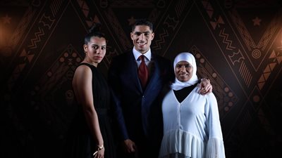 المغربي أشرف حكيمي أفضل لاعب شاب في إفريقيا