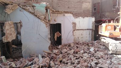 محافظ دمياط: إزالة عقارين ذي خطورة داهمة بحي أول ودورين مخالفين لمنشأتين بشطا