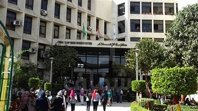 جامعة القاهرة تحيل أستاذة بكلية الإعلام للتحقيق لنشرها معلومات غير صحيحة 