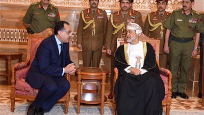 سلطان عُمان يستقبل رئيس الوزراء خلال تقديمه واجب العزاء في وفاة قابوس بن سعيد