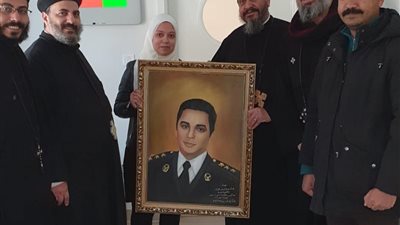 استشهد في الدفاع عنها.. كنيسة “العذراء” تكرم أسرة ضابط شرطة في ذكراه الأولى (صور)