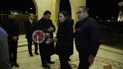 داليا البحيري وعصام كاريكا يحرصان على تقديم العزاء في وفاة والد إيهاب توفيق (صور)