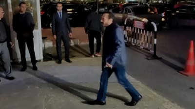 علي الحجار ولطيفة يقدمان واجب العزاء في مدير أعمال محمد منير بالشيخ زايد (صور)