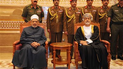 شيخ الأزهر يلتقي سلطان عُمان ويعرب عن تعازيه في وفاة قابوس بن سعيد