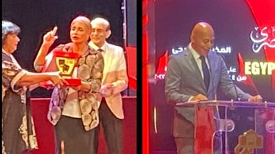 استنى أتصور.. سوسن بدر تحرج ضياء عبد الخالق في حفل افتتاح الدورة 15 للمهرجان القومي للمسرح