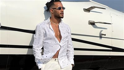 محمد رمضان يظهر بـ لوك رستا: رايح أولع اليونان وراجع | فيديو