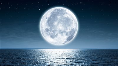 صور قمر أبيض بخلفيات سوداء ورمزيات رائعة.. أكثر من 30 صورة