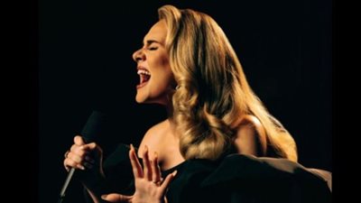 أديل تعلن عودتها لحفلاتها المؤجلة في لاس فيجاس