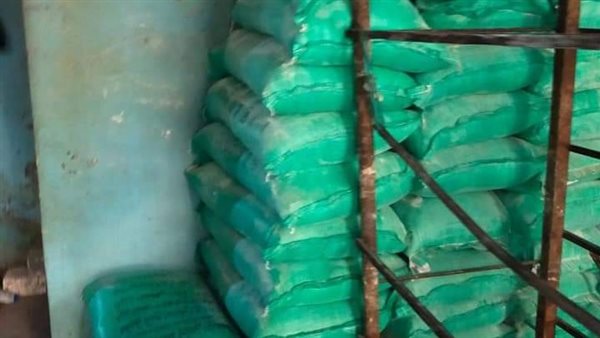 أجولة دقيق بأحد المخابز