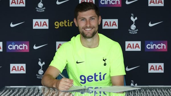 توتنهام يجدد عقد