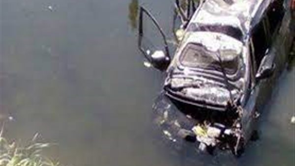 سقوط ميني باص بترعة