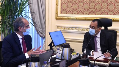 رئيس الوزراء: الدولة مهتمة بتنفيذ مشروعات البنية التحتية التكنولوجية وتحسين مستوى الخدمات المقدمة للمواطنين