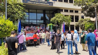 طلاب الثانوية العامة يتوافدون لأداء اختبارات القدرات بكلية إعلام القاهرة |صور