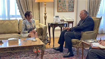 شكري يلتقي وزيرة التحول البيئي الفرنسية السابقة لبحث التكيف مع تغير المناخ | صور