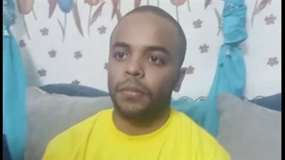 120 غرزة بالساطور. شقيقان يتعديان علي شاب بسبب خلافات مادية في المطرية| فيديو