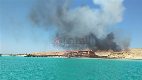حريق بأحد شواطئ جزيرة