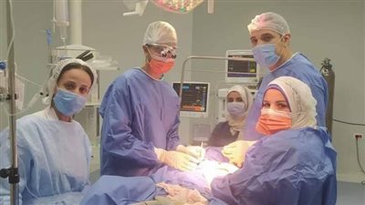 فريق طبي ينجح في تعديل عيب خلقي لطفلين حديثي الولادة بالمنيا