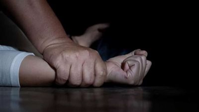 حبس مندوب مبيعات لاغتصابه طفلة على سلم عقار مهجور بالهرم