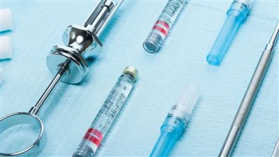 في ظل إجراءات منع احتكاره.. كيف يستطيع طبيب الأسنان الحصول على البنج؟