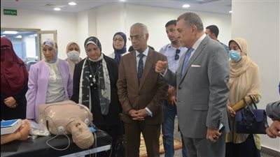 روبوت يماثل المرضى.. رئيس جامعة بورسعيد يفتتح معمل المحاكاة بكلية الطب البشرى | صور
