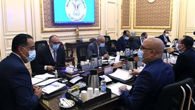 مدبولي يتابع تنفيذ تكليفات الرئيس بشأن أعمال تطوير الطريق الدولي الساحلي