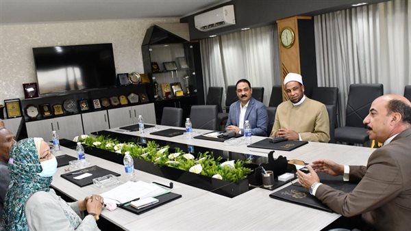 محافظ أسوان