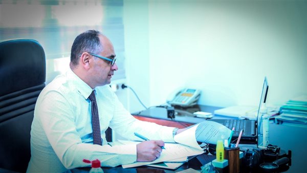  الدكتور علي أبو