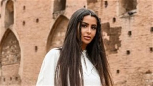 عارضة الأزياء المغربي