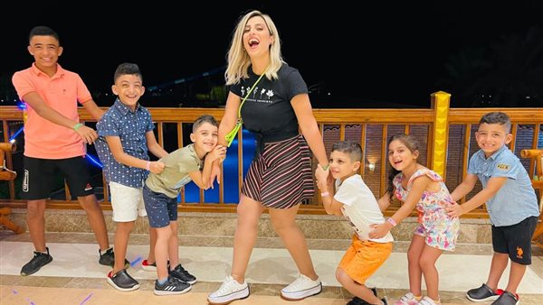 فيفي والـ6 أبناء