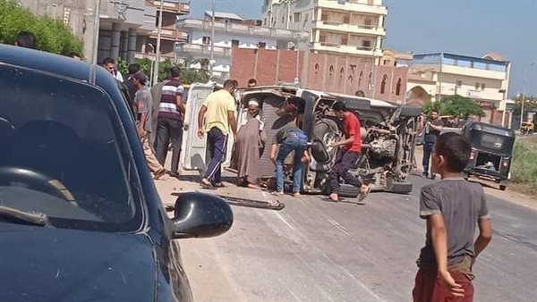 انقلاب سيارة ميكروباص