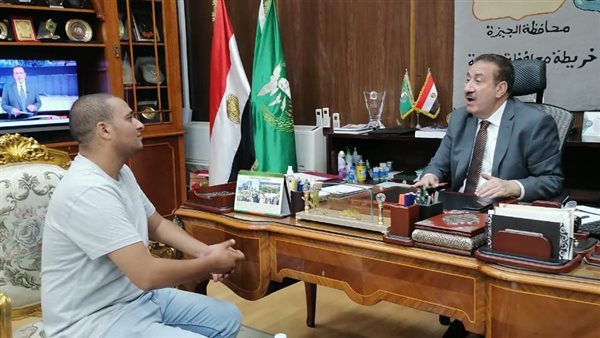 محافظ المنوفية وصحفي