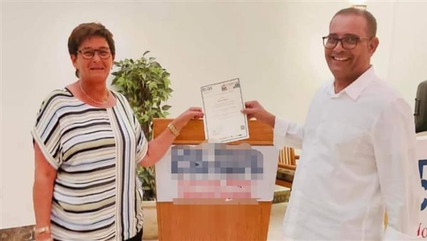 تكريم السائحة الألمانية