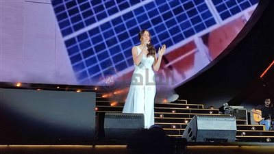 آمال ماهر لجمهورها في حفلها بالعملين الجديدة: أنا بينكم ومعاكم ومنكم