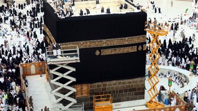 استبدال كسوة الكعبة المشرفة اليوم مع بداية العام الهجري الجديد