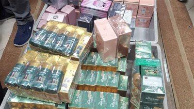 إحباط محاولة تهريب كمية من قطع غيار ومستلزمات الشيش الإلكترونية بمطار القاهرة 