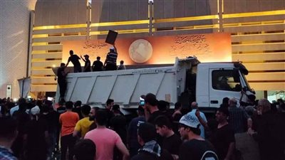 العراق يعلن تعطيل الدوام الرسمي بعد اقتحام البرلمان